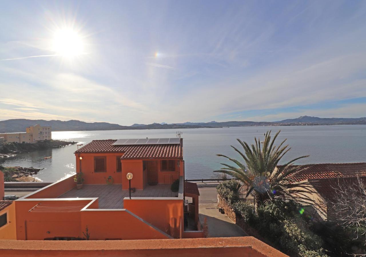 Supramare Appartement La Maddalena  Buitenkant foto