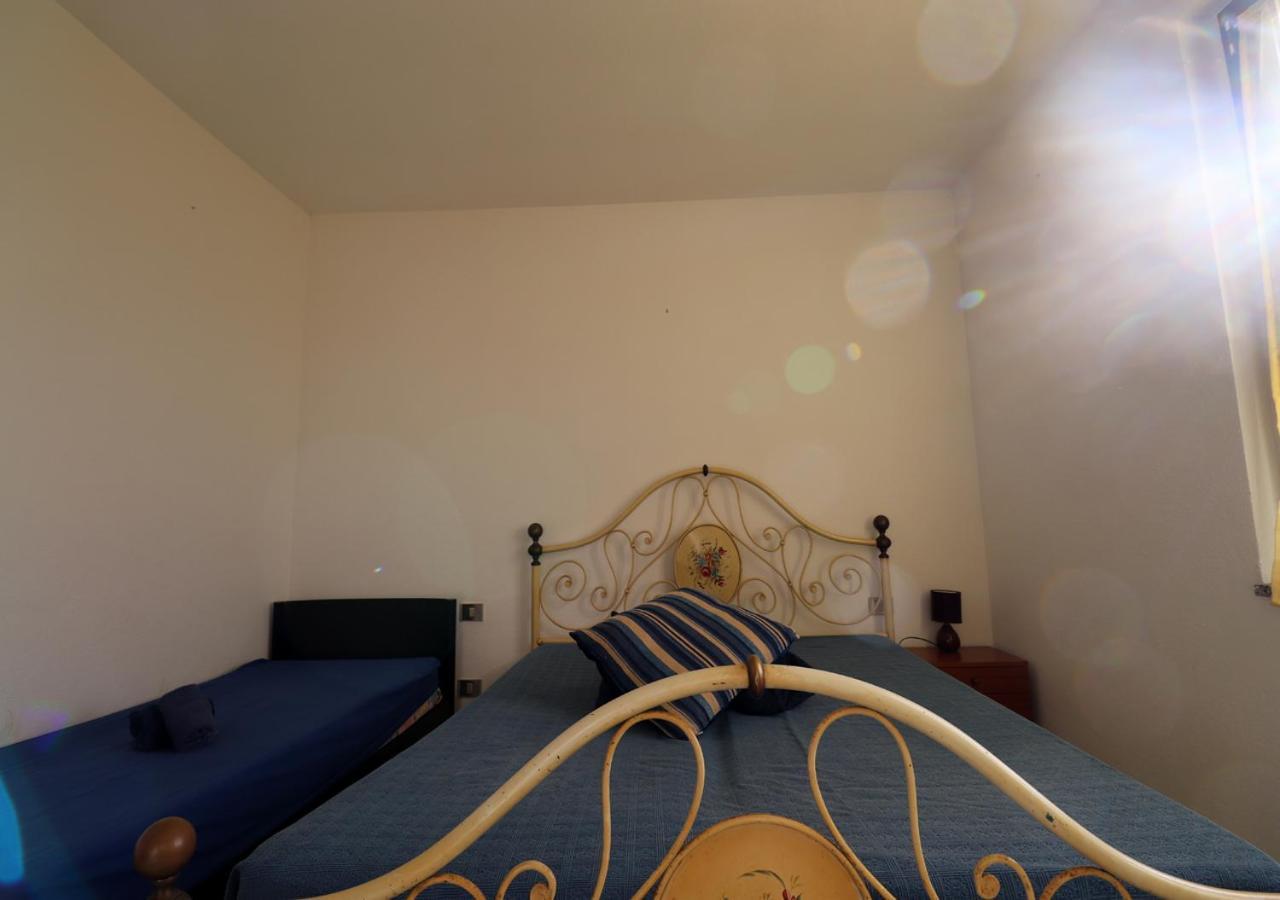 Supramare Appartement La Maddalena  Buitenkant foto